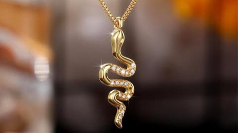 Lady Snake pendent Necklace